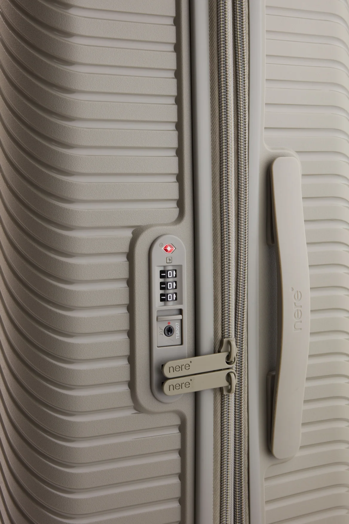 Bondi Check-In 80cm Suitcase - Image 7
