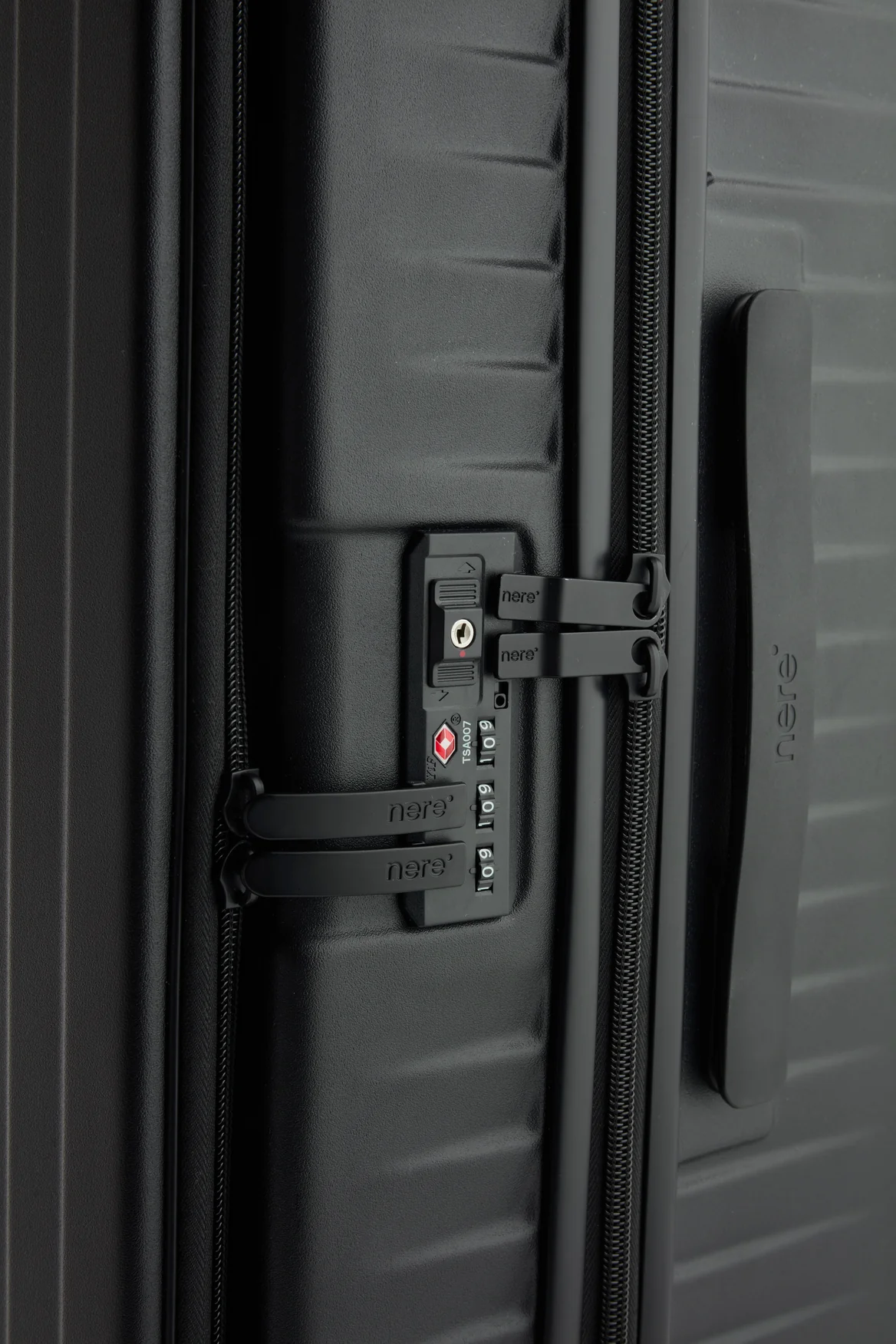 Venture Dual Open 56cm Suitcase - Image 8