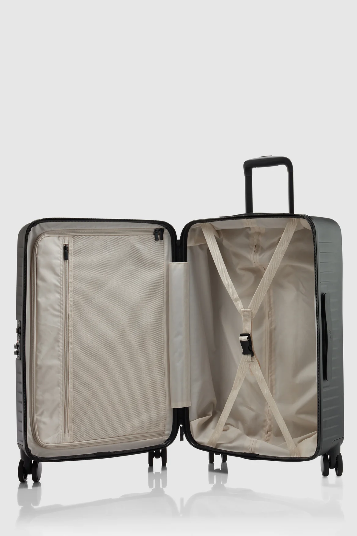 Venture Dual Open 66cm Suitcase - Image 5